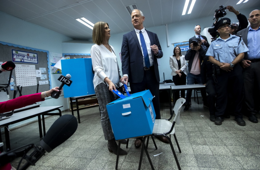 Στις κάλπες οι Ισραηλινοί για τις πρόωρες βουλευτικές εκλογές - Ποιοι είναι οι μεγάλοι «αντίπαλοι»