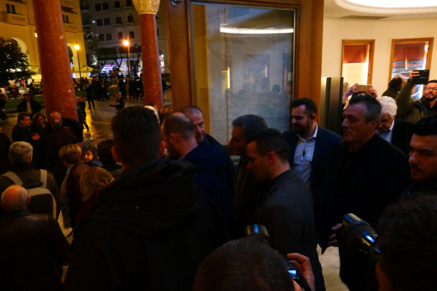 Θεσσαλονίκη: Προσπάθησαν να «μπουκάρουν» σε εκδήλωση με ομιλητή τον Τσακαλώτο