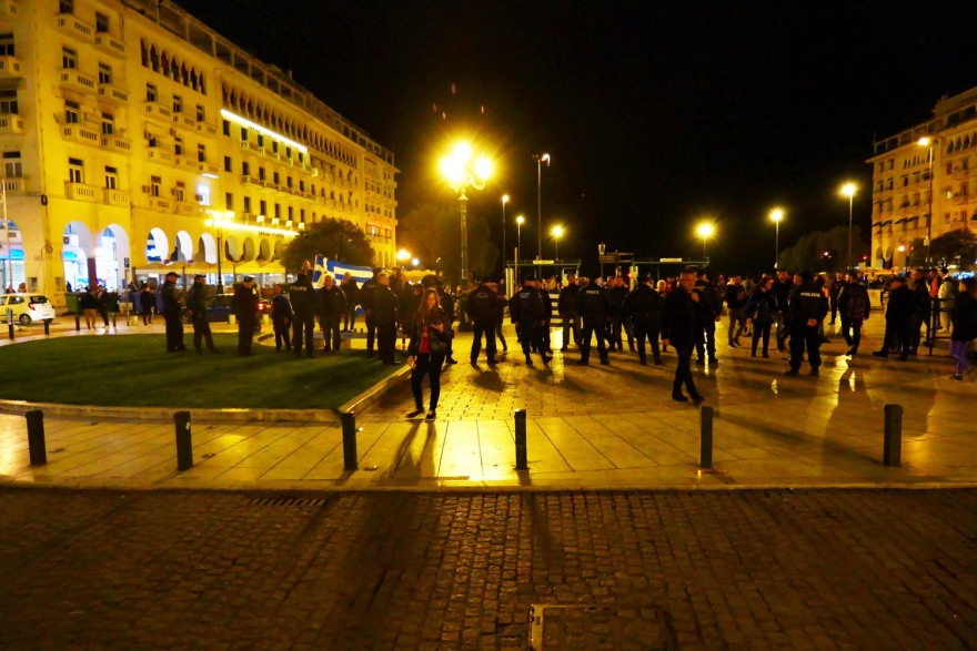 Θεσσαλονίκη: Προσπάθησαν να «μπουκάρουν» σε εκδήλωση με ομιλητή τον Τσακαλώτο