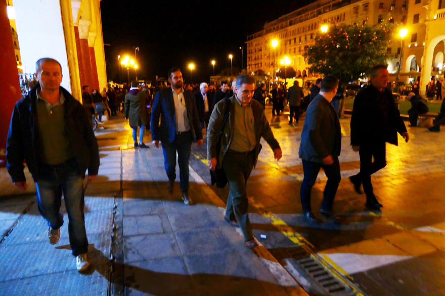 Θεσσαλονίκη: Προσπάθησαν να «μπουκάρουν» σε εκδήλωση με ομιλητή τον Τσακαλώτο