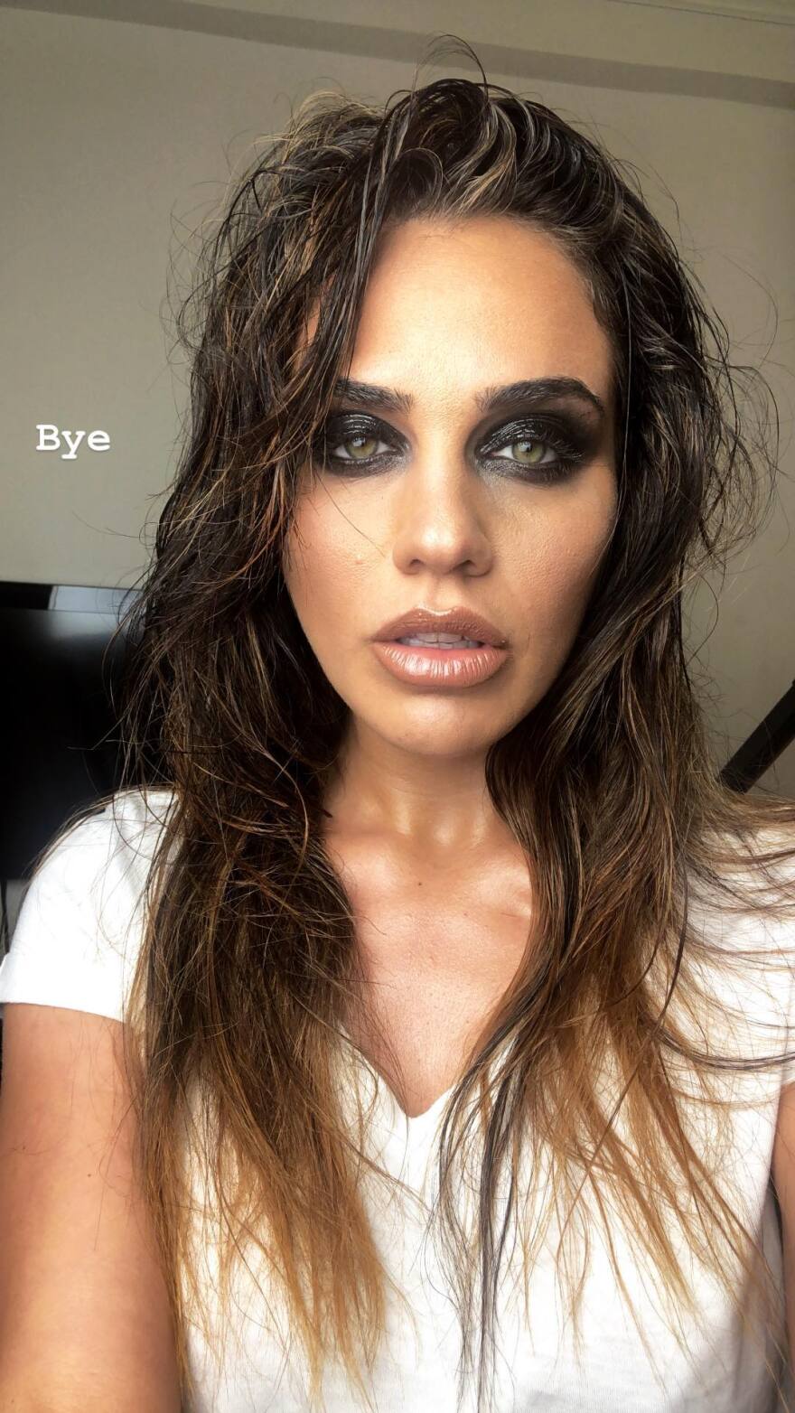 Η Κόνι Μεταξά σε φωτογράφιση με εσώρουχα στην μπανιέρα