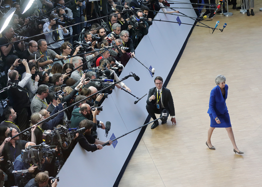 Brexit, Σύνοδος Κορυφής: Εκλιπαρεί για «οποιαδήποτε» παράταση τους Ευρωπαίους η Μέι