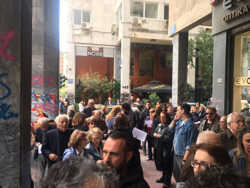 Εξάρχεια: Κουκουλοφόροι διέλυσαν τη συγκέντρωση των κατοίκων