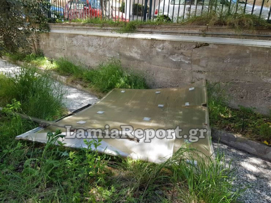 Λαμία: Ο άνεμος «ξήλωσε» σκεπή από το αίθριο του Πανεπιστημίου