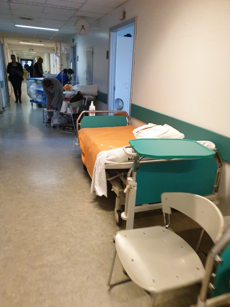 Τα ράντζα «βασιλεύουν» στο νοσοκομείο «Αττικον» - Δείτε φωτογραφίες μια ημέρα μετά την εφημερία