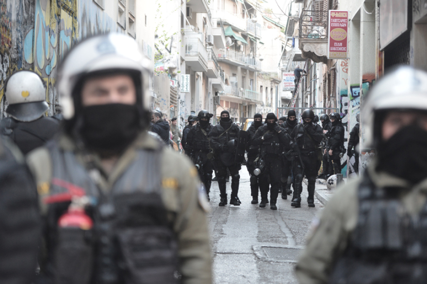 Εξάρχεια: Επιχείρηση της ΕΛΑΣ σε κτήρια υπό κατάληψη 