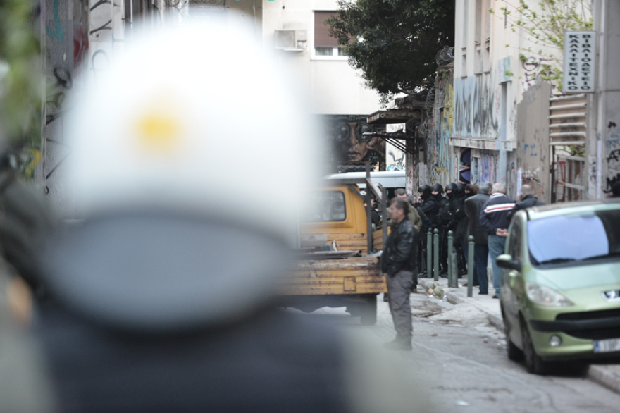 Εξάρχεια: Επιχείρηση της ΕΛΑΣ σε κτήρια υπό κατάληψη 