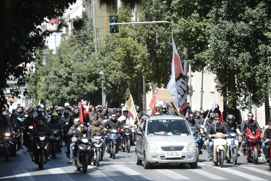 Στο Πεδίον του Άρεως οι ντελιβεράδες - Έκαναν μοτοπορεία στο υπ. Εργασίας