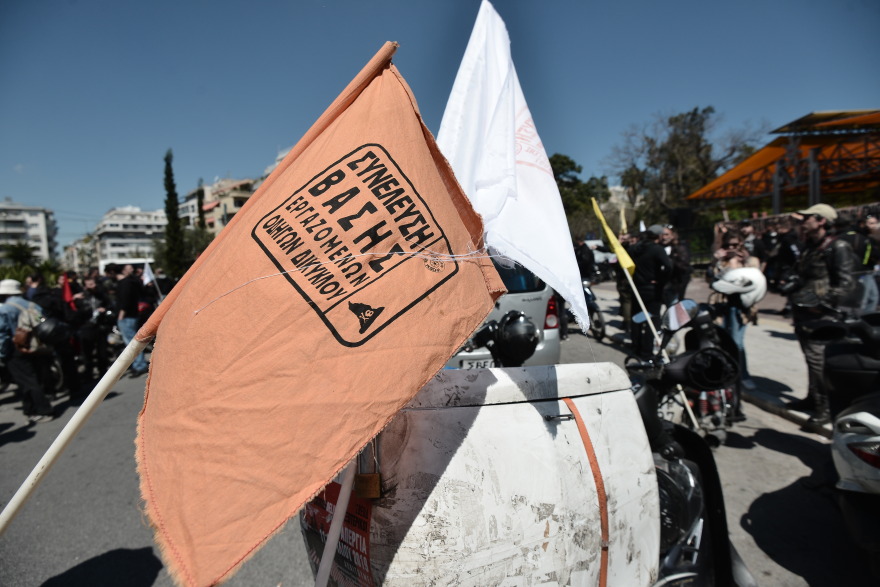 Στο Πεδίον του Άρεως οι ντελιβεράδες - Έκαναν μοτοπορεία στο υπ. Εργασίας