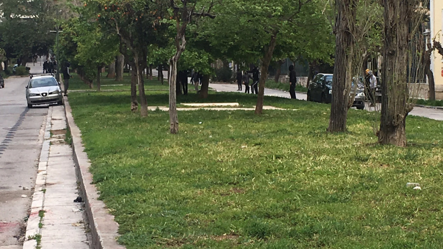 Επεισόδια με μολότοφ και πετροπόλεμος στην Πατησίων - Δείτε βίντεο