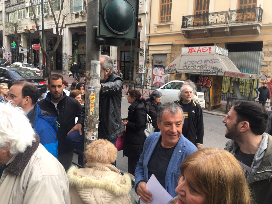 Εξάρχεια: Κουκουλοφόροι διέλυσαν τη συγκέντρωση των κατοίκων