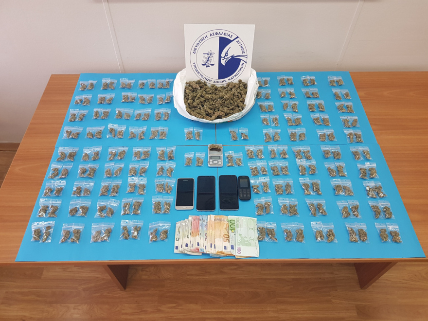 Επιχείρηση «σκούπα» στα Εξάρχεια: Συνελήφθη η Ελληνοαυστραλέζα που άρπαξαν οι αντιεξουσιαστές από τους λιμενικούς