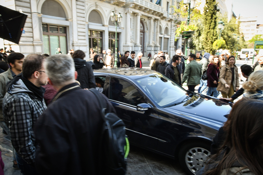 Φωτογραφίες από τα γυρίσματα της ταινίας του Γαβρά για το 6μηνο του Grexit
