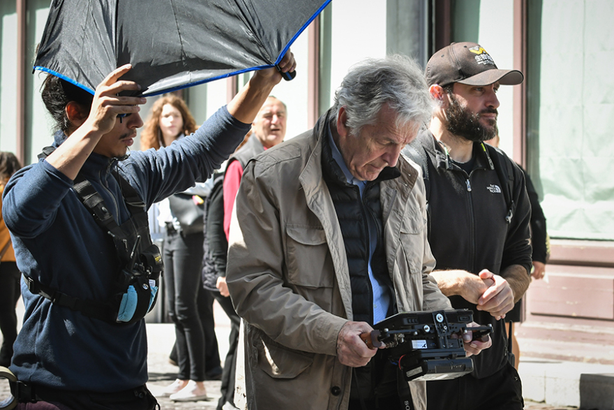 Φωτογραφίες από τα γυρίσματα της ταινίας του Γαβρά για το 6μηνο του Grexit