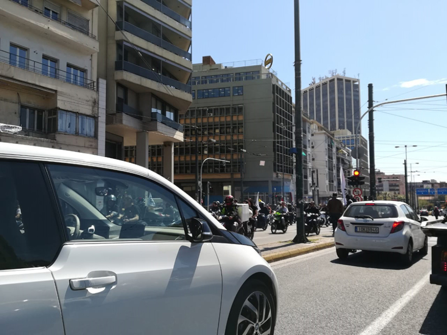 Στο Πεδίον του Άρεως οι ντελιβεράδες - Έκαναν μοτοπορεία στο υπ. Εργασίας