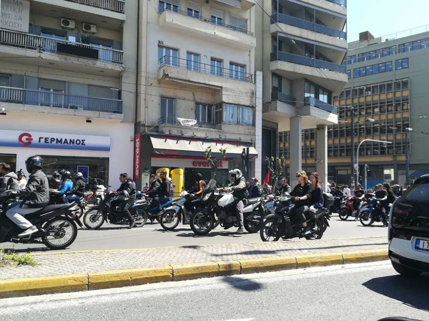 Στο Πεδίον του Άρεως οι ντελιβεράδες - Έκαναν μοτοπορεία στο υπ. Εργασίας