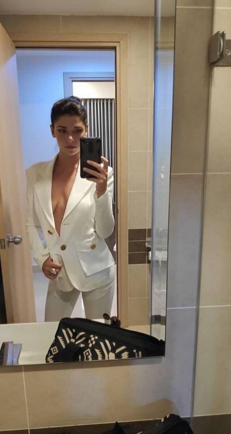 Νεαρή βρέθηκε νεκρή σε ξενοδοχείο στην Ελβετία μετά από «σεξουαλικό παιχνίδι» με τραγική κατάληξη!