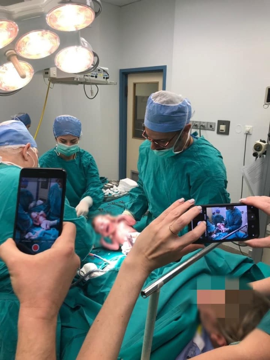 «Μωρό με τρεις γονείς»: Η αλήθεια για το επιστημονικό επίτευγμα- Τι δηλώνουν η μητέρα και ο γιατρός