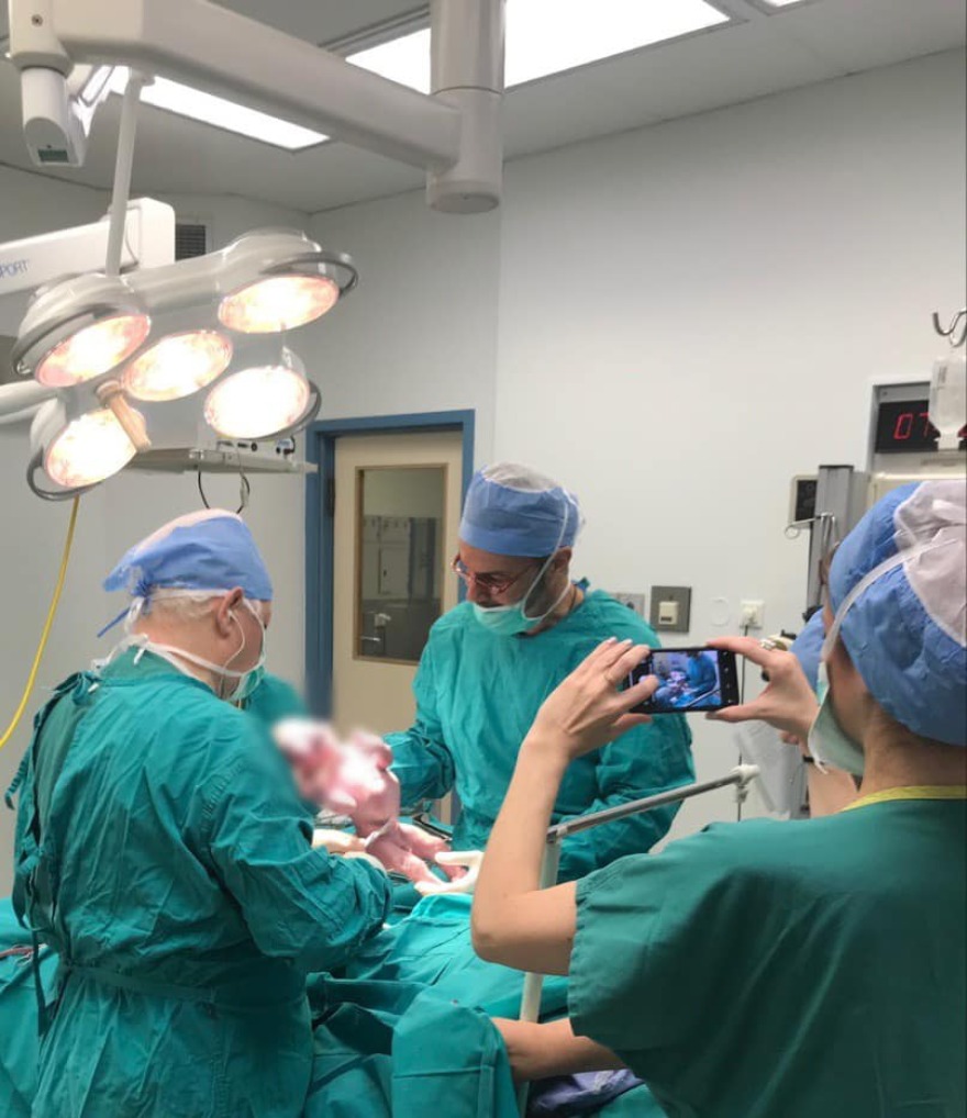 «Μωρό με τρεις γονείς»: Η αλήθεια για το επιστημονικό επίτευγμα- Τι δηλώνουν η μητέρα και ο γιατρός