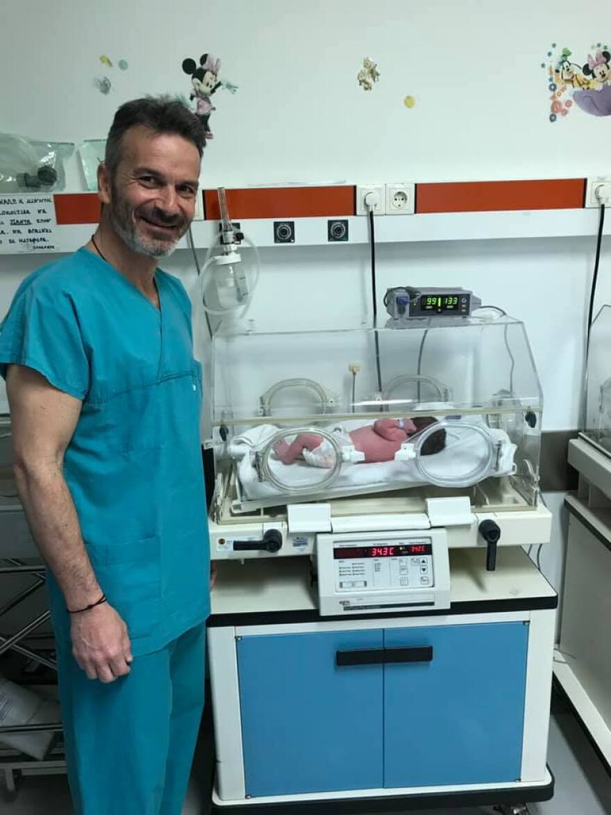 «Μωρό με τρεις γονείς»: Η αλήθεια για το επιστημονικό επίτευγμα- Τι δηλώνουν η μητέρα και ο γιατρός