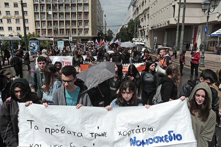 Πορεία εκπαιδευτικών στη Βουλή για το νομοσχέδιο Γαβρόγλου