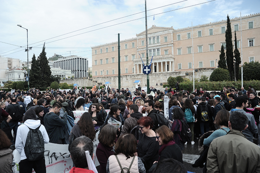 Πορεία εκπαιδευτικών στη Βουλή για το νομοσχέδιο Γαβρόγλου