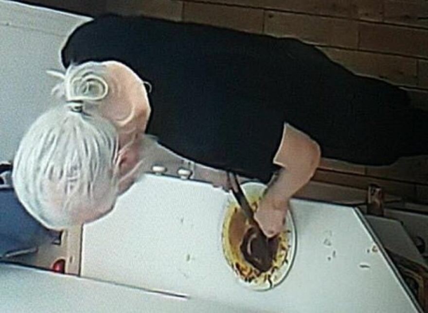 Στη φόρα τα «άπλυτα» του Ασάνζ: Οι «βρώμικες» διαμαρτυρίες του στην πρεσβεία του Ισημερινού