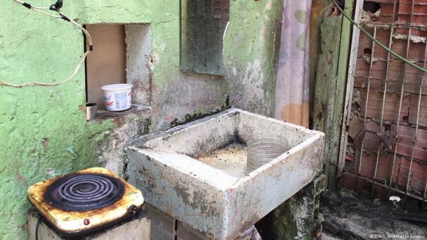 Οδοιπορικό της Deutche Welle στα νοσοκομεία της Βενεζουέλας: Ελλείψεις, τρύπια στρώματα, μαυρισμένες τουαλέτες!