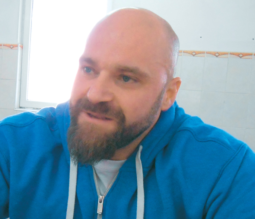 Κώστας Πάσσαρης: Ο κόσμος θα ήταν καλύτερος αν δεν είχα γεννηθεί - Δείτε βίντεο