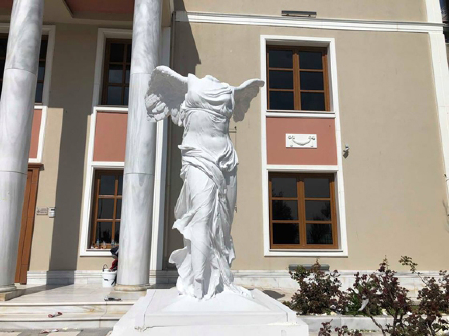 H Nίκη της Σαμοθράκης και το πιστό αντίγραφό της στην Αλεξανδρούπολη