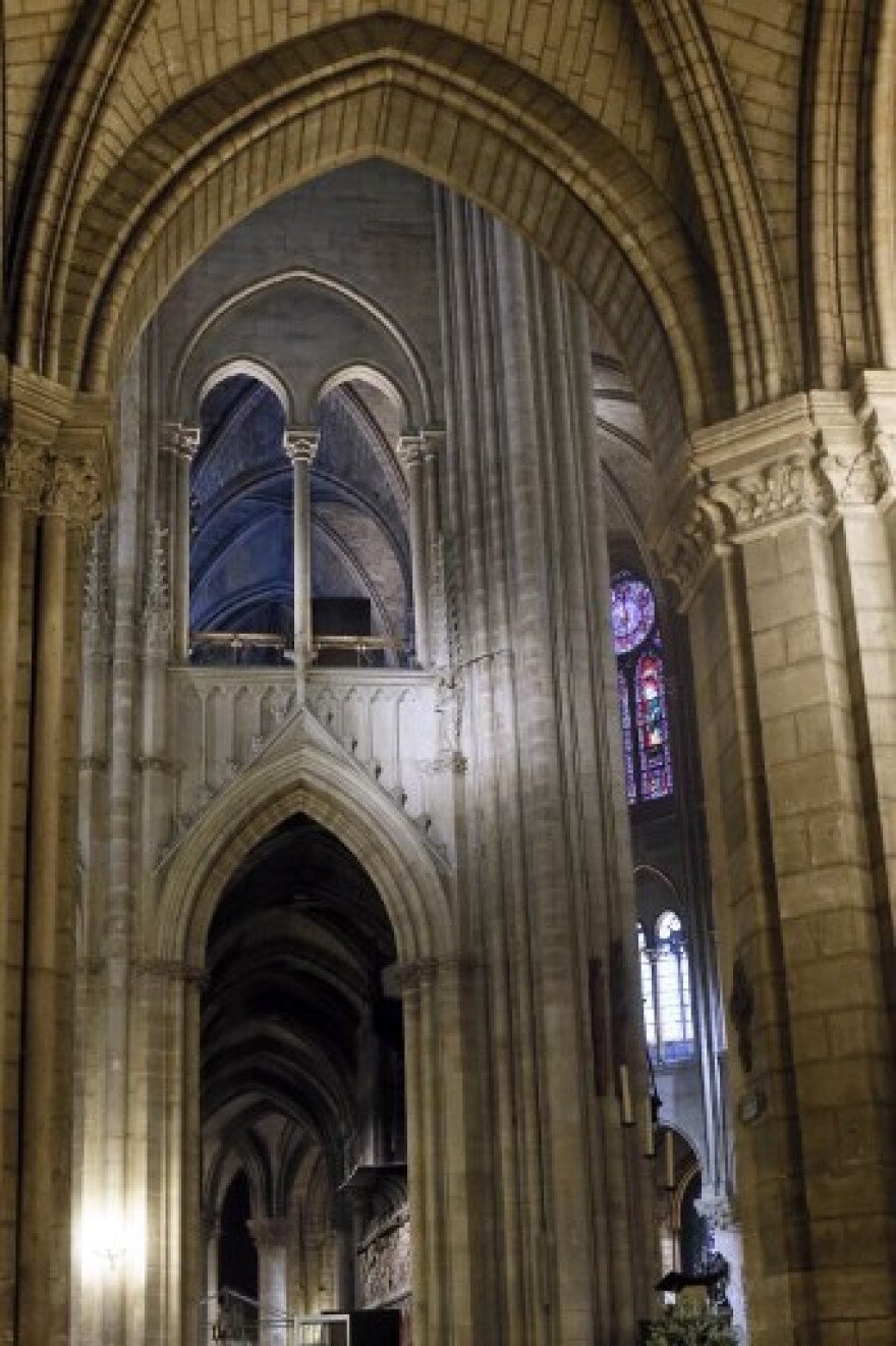 Παναγία των Παρισίων: 850 χρόνια ιστορίας στις φλόγες