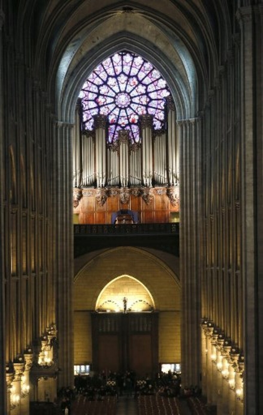 Παναγία των Παρισίων: 850 χρόνια ιστορίας στις φλόγες