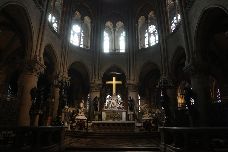 Παναγία των Παρισίων: 850 χρόνια ιστορίας στις φλόγες