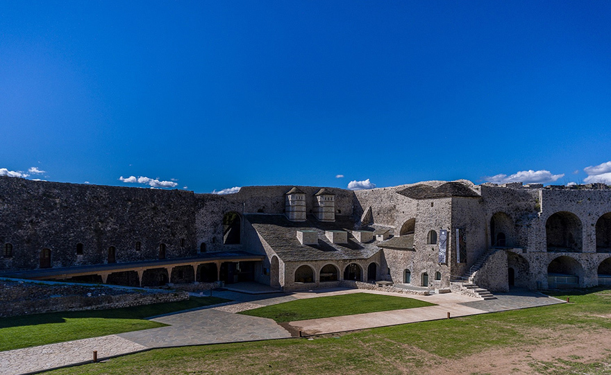 Κεντητοί επιτάφιοι στα Ιωάννινα