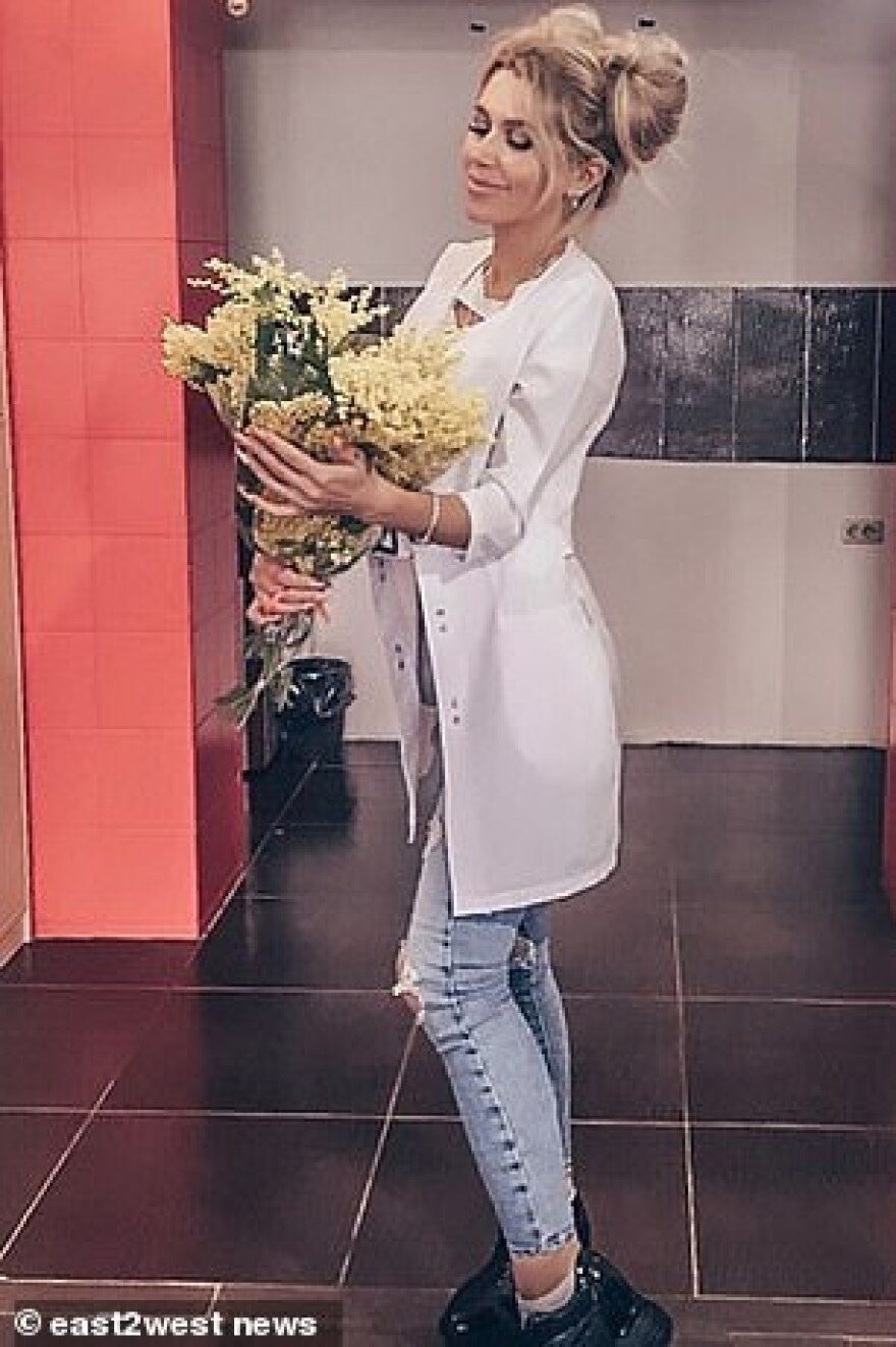 «Εξόρισαν» Ρώσο ιερέα επειδή η γυναίκα του αναδείχθηκε «Μις Σεξουαλικότητα» σε καλλιστεία