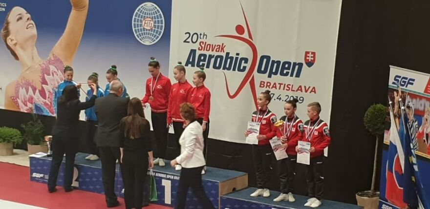 Χρύσες και ασημένιες οι Ελληνίδες αθλήτριες της αεροβικής στη Σλοβακία