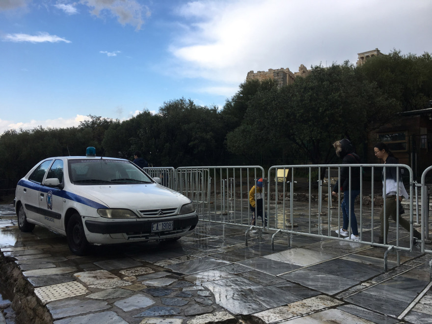 Κεραυνός στην Ακρόπολη - Τέσσερις τραυματίες 