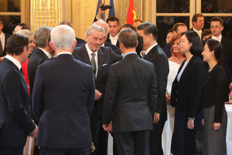 Οι Κάννες τιμούν τον Αλέν Ντελόν με Χρυσό Φοίνικα