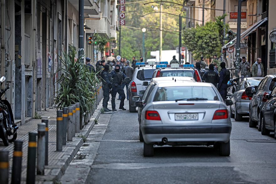 Εξάρχεια: Ολοκληρώθηκε η επιχείρηση της ΕΛ.ΑΣ. σε δύο υπό κατάληψη κτίρια - 68 προσαγωγές, δύο συλλήψεις