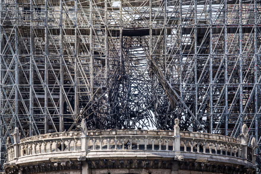Παναγία των Παρισίων: Επιτήδειοι προσπαθούν να βγάλουν χρήματα με «μαϊμού» εκκλήσεις για δωρεές