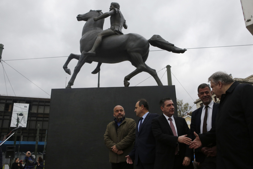 Έγιναν τα αποκαλυπτήρια του αγάλματος του Μεγάλου Αλεξάνδρου 
