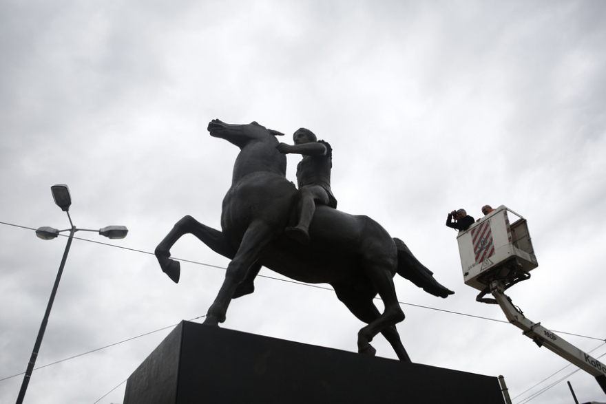 Έγιναν τα αποκαλυπτήρια του αγάλματος του Μεγάλου Αλεξάνδρου 