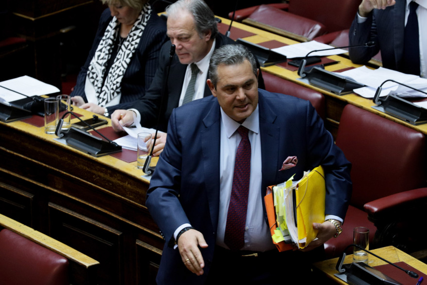 Καμμένος μαινόμενος: Φέρτε τον φρούραρχο να με κατεβάσει! 