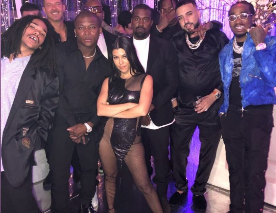 Το χλιδάτο πάρτι της Κόρτνεϊ Καρντάσιαν: Σαμπάνιες με το πρόσωπό της και «γυμνή» τούρτα 