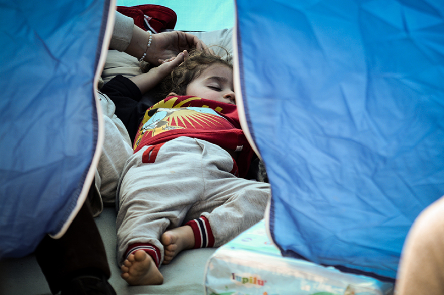  Οι μετανάστες παραμένουν στις σκηνές τους στο Σύνταγμα - Αρνούνται να μεταφερθούν σε δομές