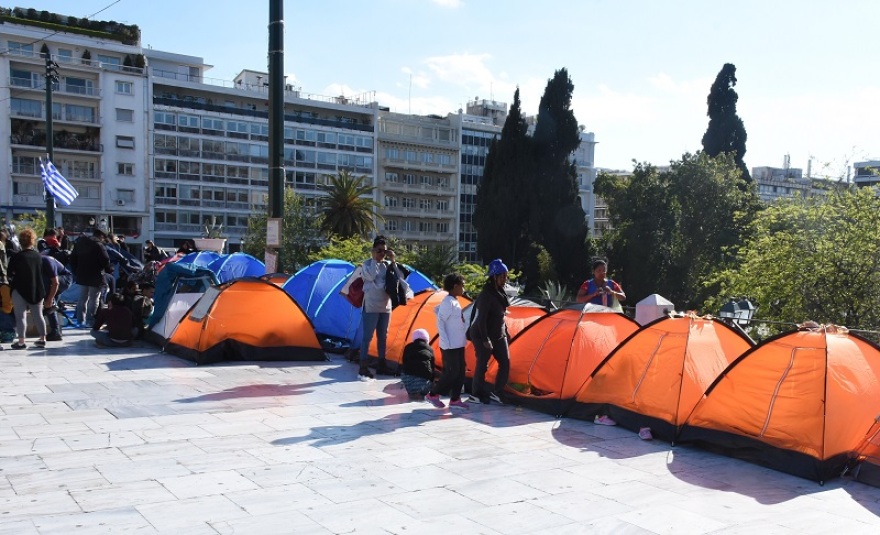  Οι μετανάστες παραμένουν στις σκηνές τους στο Σύνταγμα - Αρνούνται να μεταφερθούν σε δομές