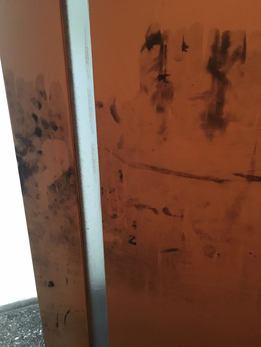 Σοκ στον Νέο Κόσμο: Ληστές χτυπούσαν επί δύο ώρες ηλικιωμένη επειδή δεν έβρισκαν χρήματα 