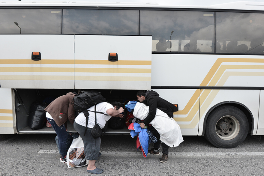 Αποχώρησαν οι μετανάστες από το Σύνταγμα - Βίτσας : Πρέπει να σέβονται τις αρχές της ελληνικής κοινωνίας
