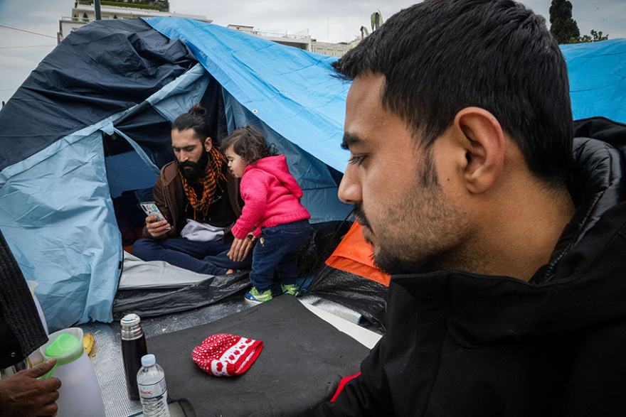 Αποχώρησαν οι μετανάστες από το Σύνταγμα - Βίτσας : Πρέπει να σέβονται τις αρχές της ελληνικής κοινωνίας