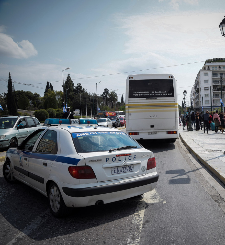 Αποχώρησαν οι μετανάστες από το Σύνταγμα - Βίτσας : Πρέπει να σέβονται τις αρχές της ελληνικής κοινωνίας